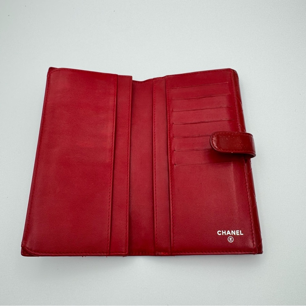 Chanel Red Quilted Wallet with Iconic CC Logo - Picture 13 of 13